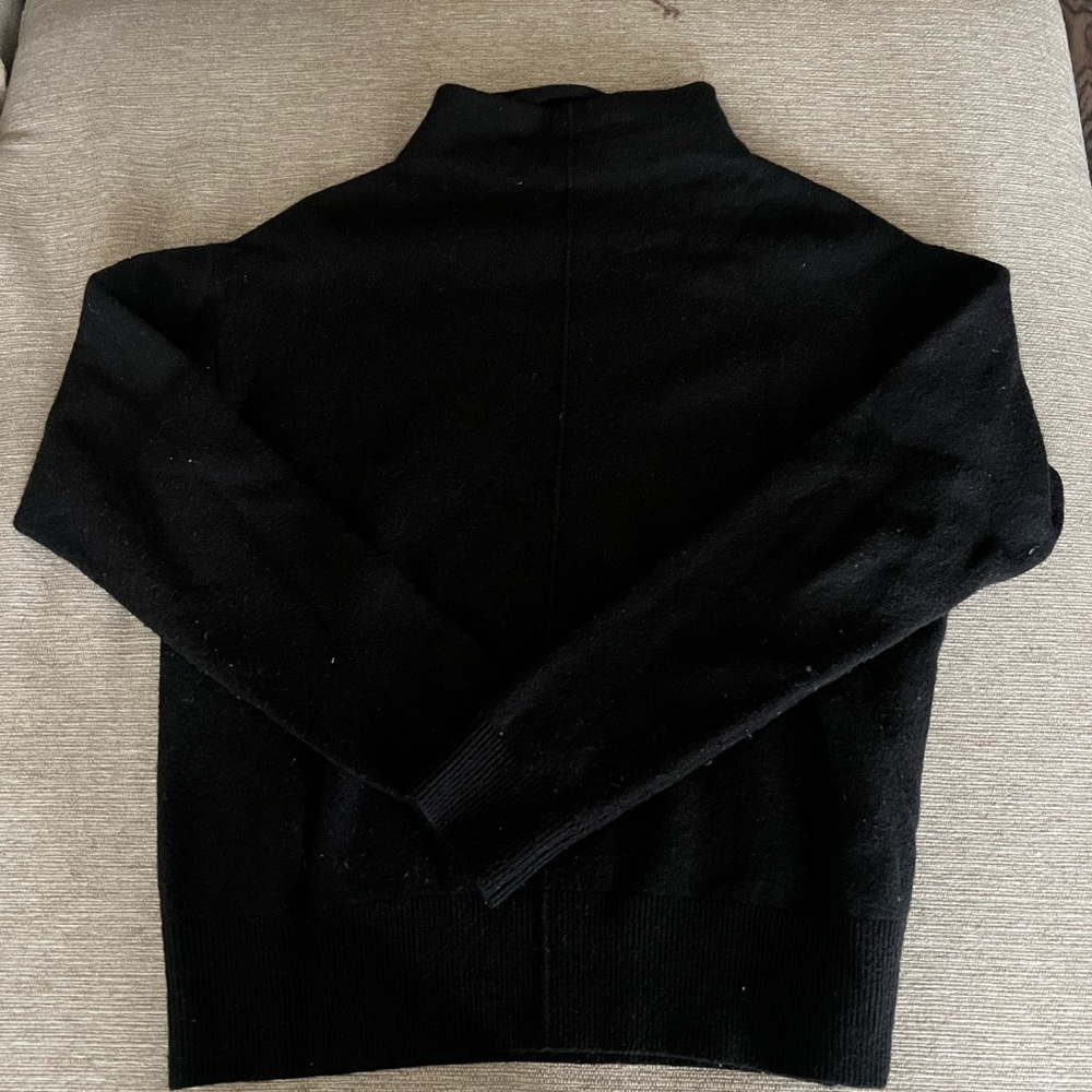 NORDSTROM BLACK SWEATER